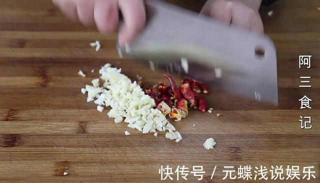 干辣椒|3根莴笋,1个土豆,教你一道下饭菜,香辣又解馋,比吃肉还香