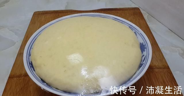 家常|面粉这样做太香了,不用烤不油炸,比吃面包还香,一次8个不够吃