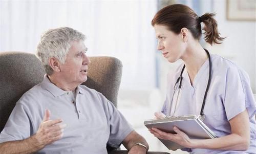 热水泡脚|脚后跟容易出现“干裂”,可能是几个原因导致,可别忽视了