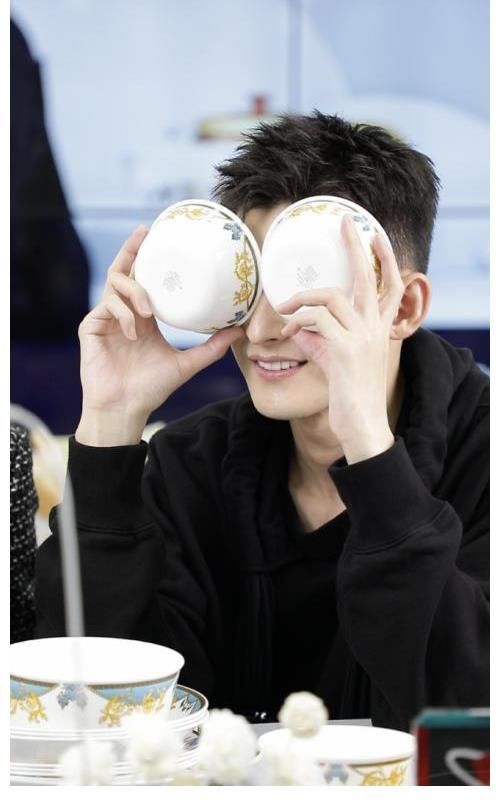 张翰现身马帅直播间在线营业,带货秀厨艺两不误