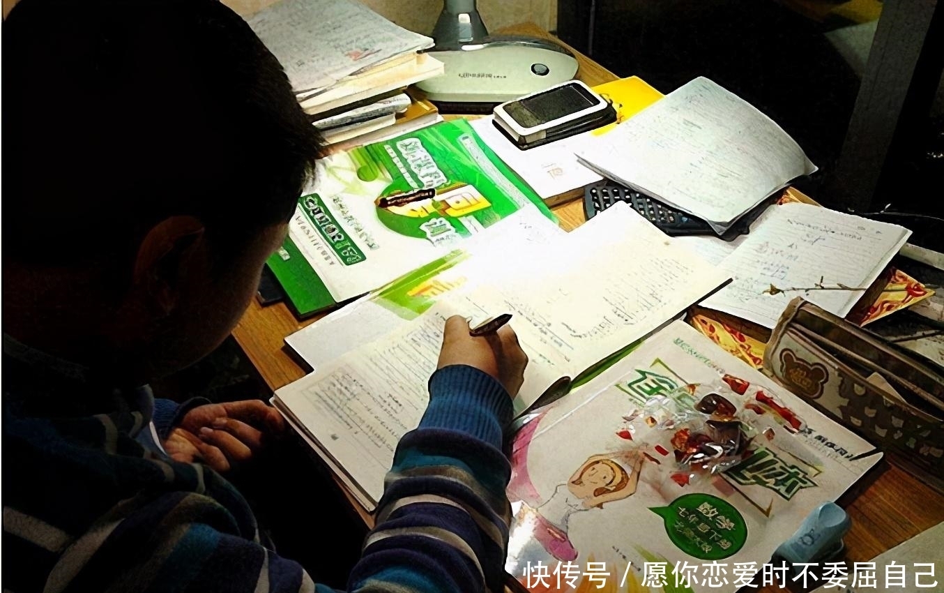 习惯|熬夜学习已经习惯,这样没有用,熬夜会让孩子变傻!
