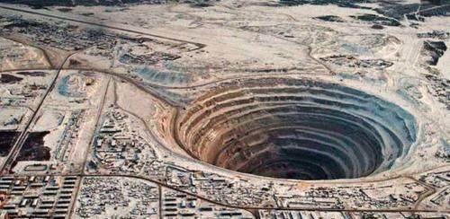 苏美 上世纪时苏美挖地球竞赛,苏联挖到1.2万米时为何不敢再挖下去?