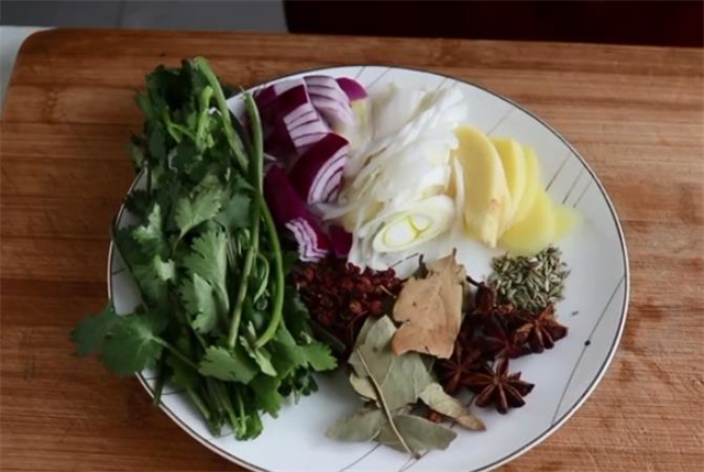 辣椒油不用买,20年红油辣子秘制配方教你在家做,学会受用一辈子