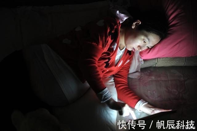 例假|女生来例假时,“2黑、2红”敞开吃,暖宫排污血,子宫越来越干净