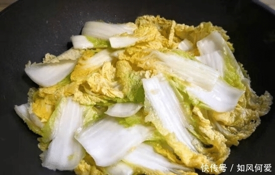  冬季吃饭没胃口，北方炖菜符合你的口味，娃娃鱼炖豆腐最好下饭