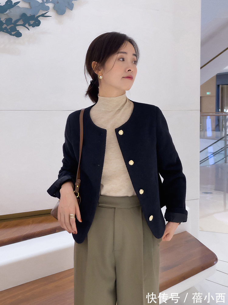 女人|40岁女人多穿“纯色上衣”,记住这3个搭配思路,气质远胜同龄人