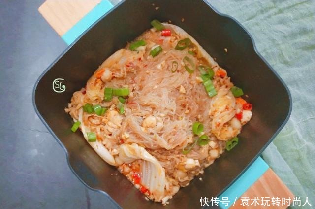  天冷，扇贝粉丝我喜欢这样做，麻辣鲜香，解馋下饭，吃着太过瘾了