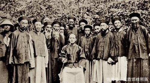 形象|清朝官员的真实形象百官上朝交头接耳，和珅的长相堪比四大美男