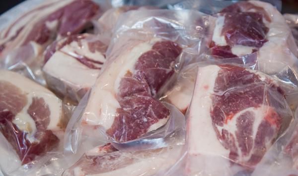  牛肉|“注胶肉”被揪出来了，味道虽好，却含有很多添加剂，尽量不要吃