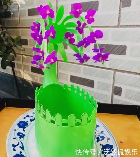 花盆不用买随手拿“1物”,放点土进去,比买的花盆还好看!