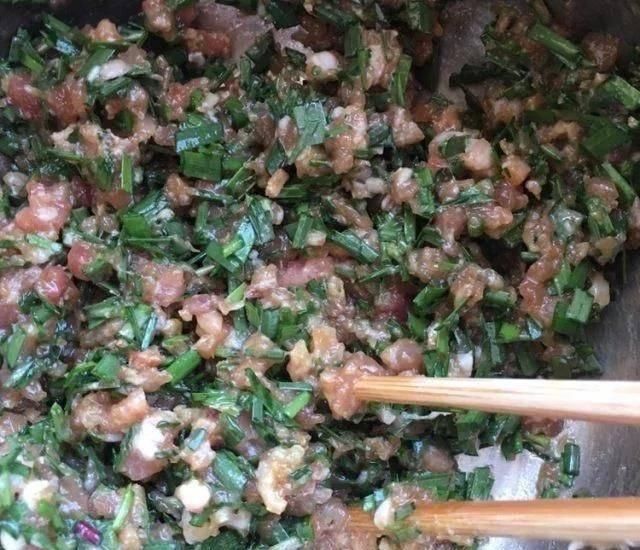 底脆皮软馅香的三鲜水煎包,这么做才好吃