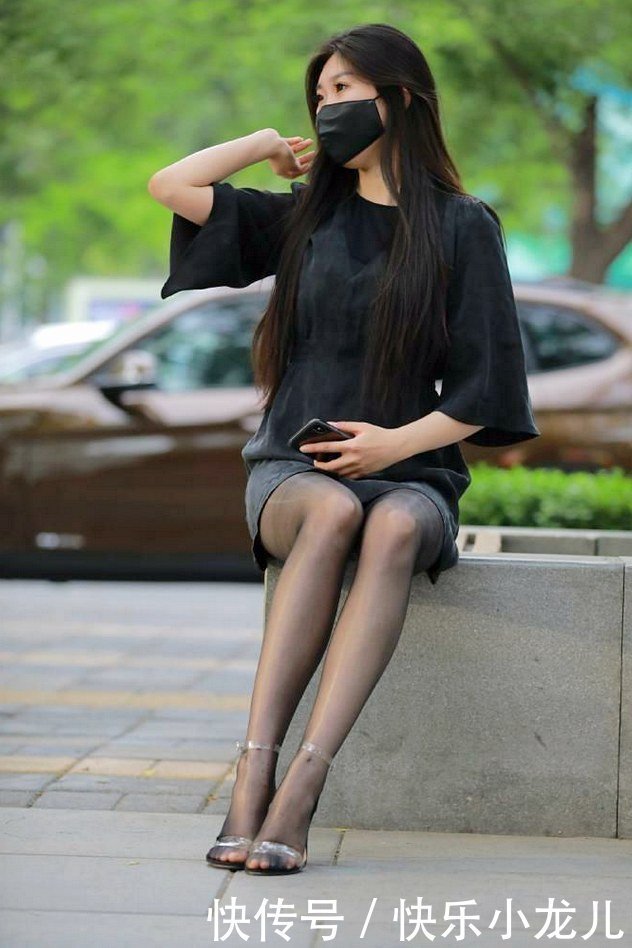 黑丝|诱惑力十足的黑丝，看看这位小姐姐是如何穿的吧！