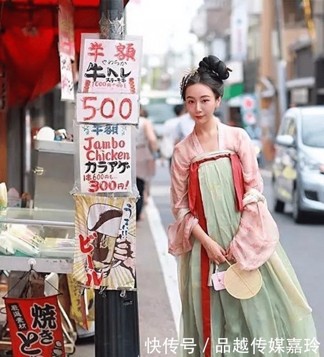 中国女孩在日本穿“汉服”上下班，当地人：简直和仙女一般！