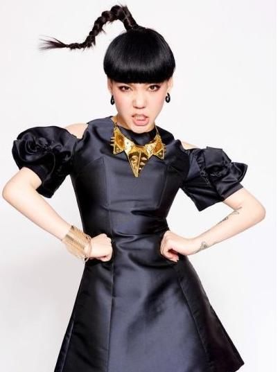  代言|从1.3亿代言费到县城落魄卖唱，“失宠”的她，到底经历了什么