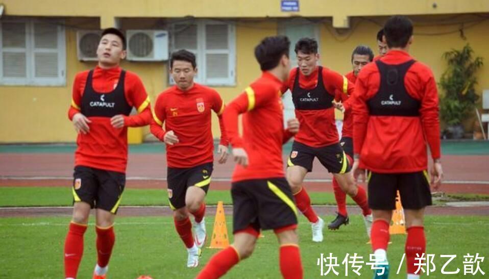 国足|球迷想念李铁,但李霄鹏更适合国足主教练,输球不下课有“保障”