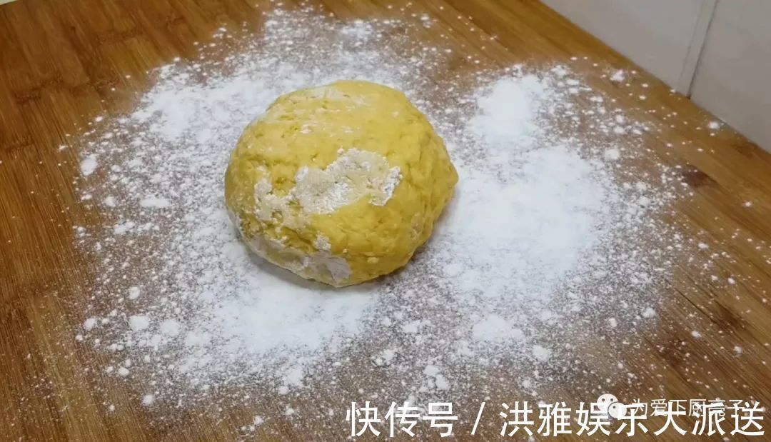 红枣|5个鸡蛋,1斤面粉,锅里一炒,做出创意小零食,比蛋糕好吃十倍