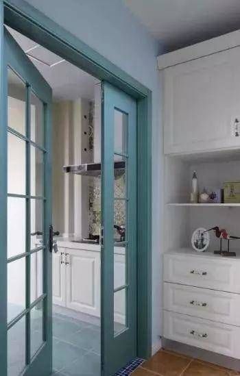 油烟|厨房又不装推拉门,现在流行这款子母门,漂亮大方还隔着油烟呢