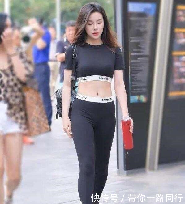 牛仔短裤 黑色个性短袖搭配牛仔短裤，轻便舒适，日常经典百搭！