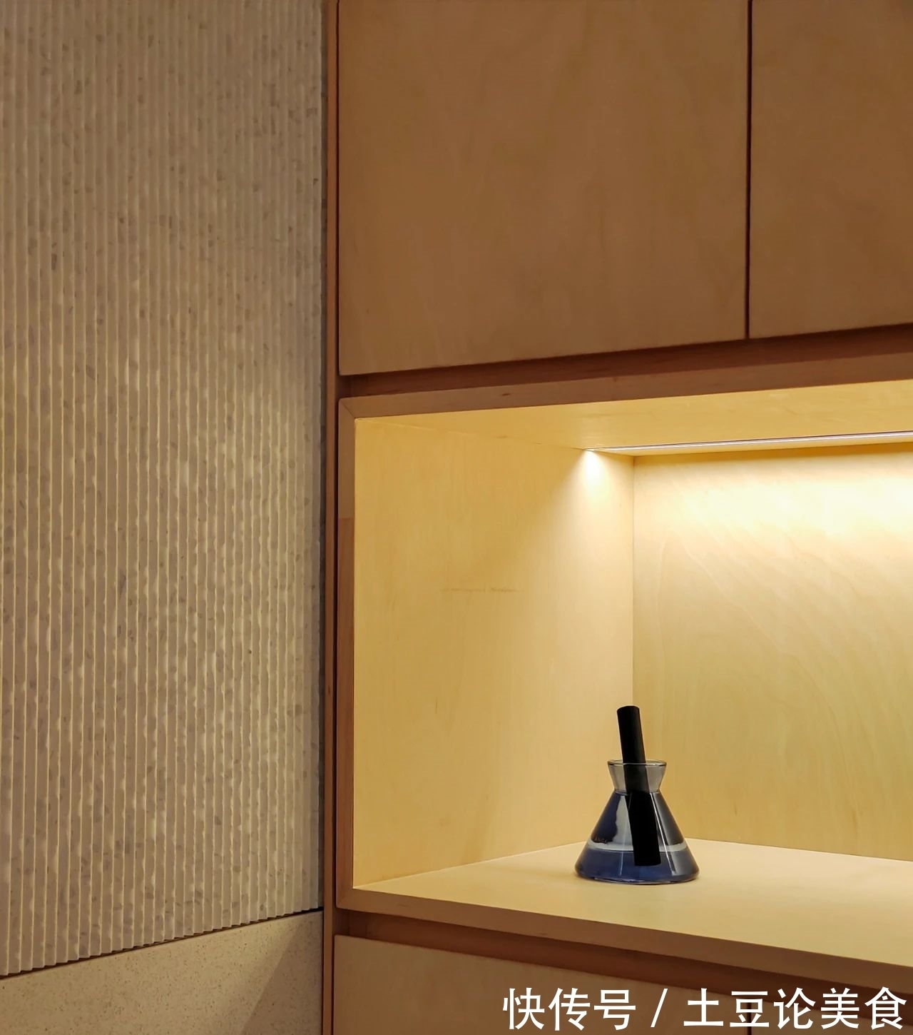 浅灰色|75㎡ 两居室，超多储物空间好看又实用，又充满高级感的生活空间~