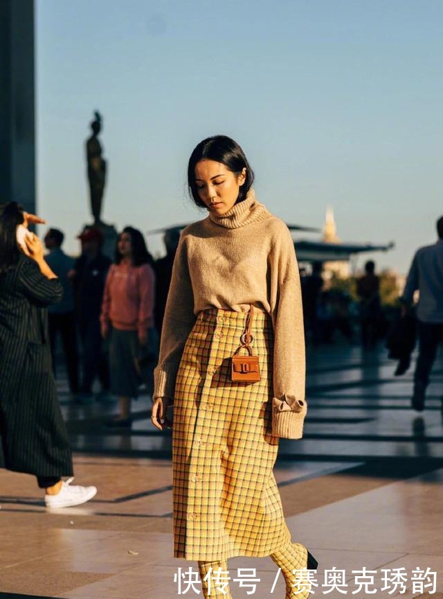 高级|毛衣下面不一定穿裤装,现在更加流行配“裙子”,高级不撞衫