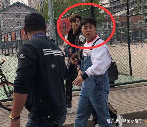 干得漂亮|baby携众星进高校受学生热捧,他进高校录节目被保安轰走
