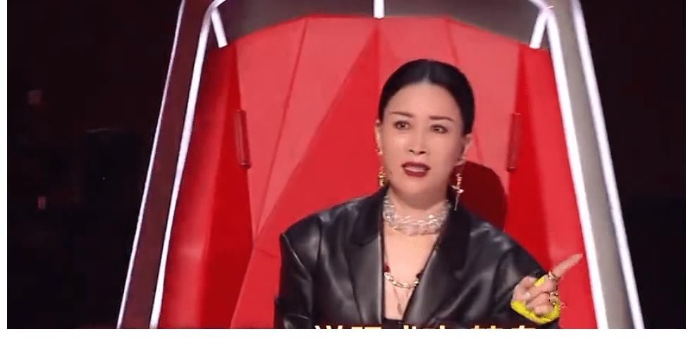 眼力|不愧曾为华晨宇的女人,张碧晨对那英圆滑的眼力劲,让我自愧不如