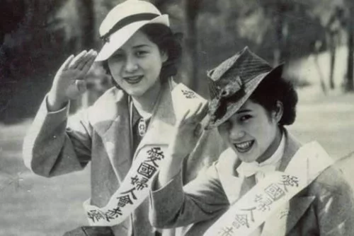 日本投降后，东北11万日本女人嫁给农民后，最终过得如何_图1-4