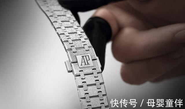 表壳@爱彼皇家橡树自动表34mm,连发白金霜金和黑陶瓷新表