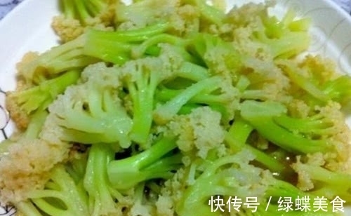 调料|炒菜花时，要焯水还是要过油？很多人做错，难怪不香没味道还发黑