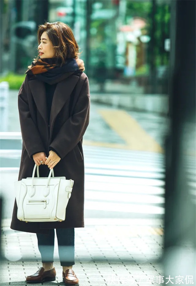 穿搭 减龄不等于“玩年轻”!中年女性如何穿搭不显老?日常穿搭示范