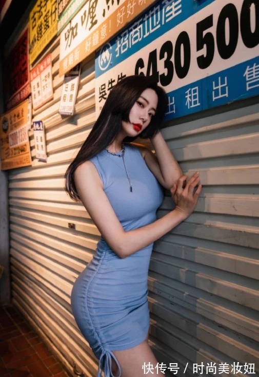 克拉拉|克拉拉凭实力“秀身材”,穿紧身连衣裙凹凸有致,这身材太完美