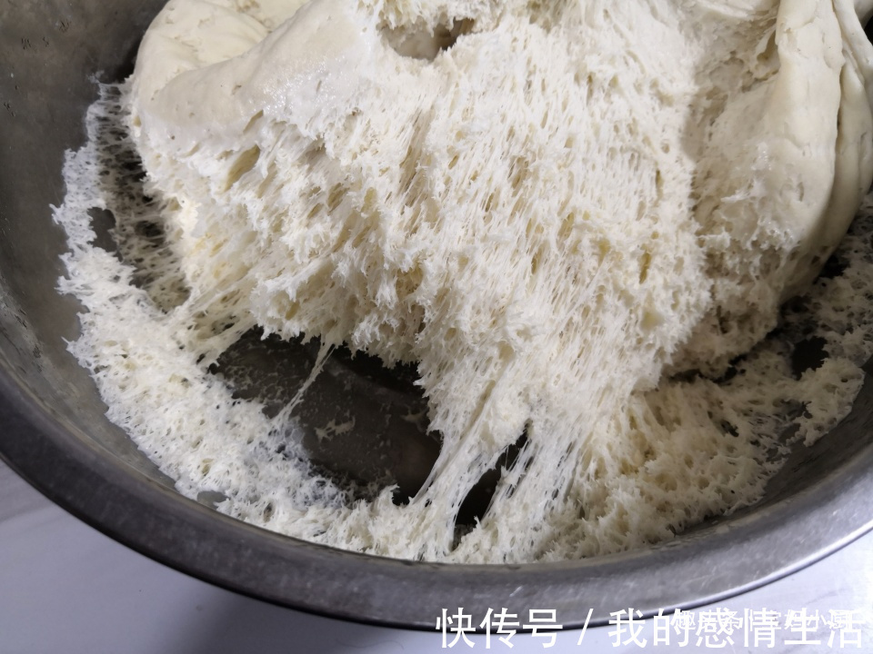 儿子去上班，带走20个萝卜馅大包子，都被同事抢光，纷纷要做法