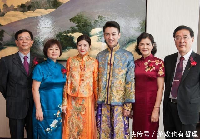 素雅|婚礼上婆婆丈母娘高调走红毯,穿红色旗袍比美,把新娘风头都抢了