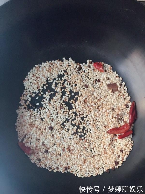川菜|排骨除了红烧还能怎么吃川菜版的粉蒸排骨,软软糯糯吃个不停