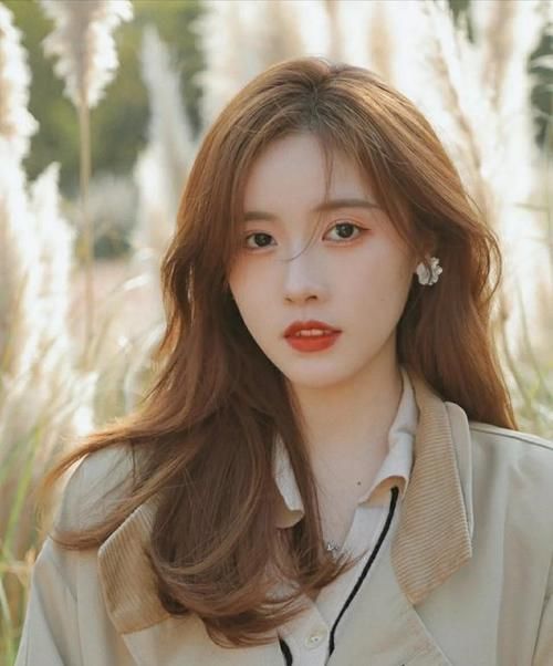 秋冬染发什么颜色更好看?2020流行这几种颜色,时髦又潮酷