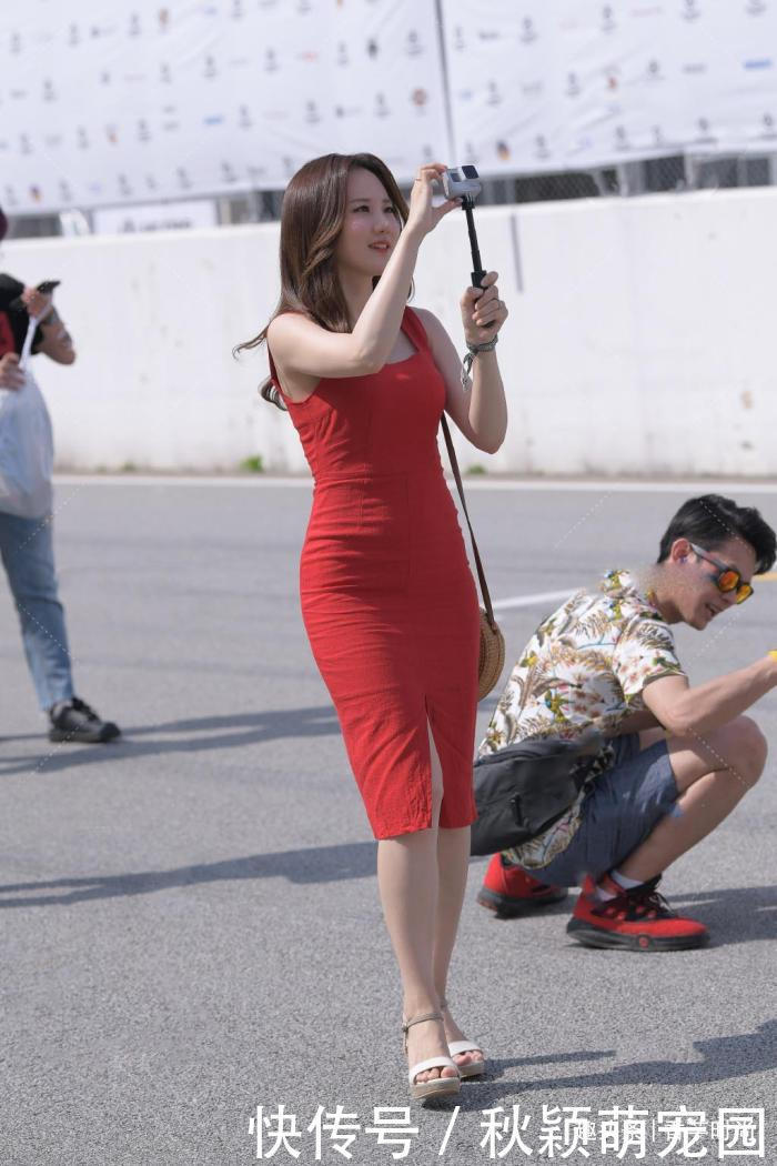 连衣裙省心实用,选择适合自己的配色和裙型,造型想不变优雅都难