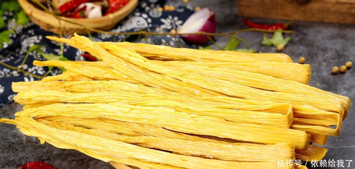 过年泡发腐竹时,不要直接用水泡,牢记3个小技巧,快速不夹生