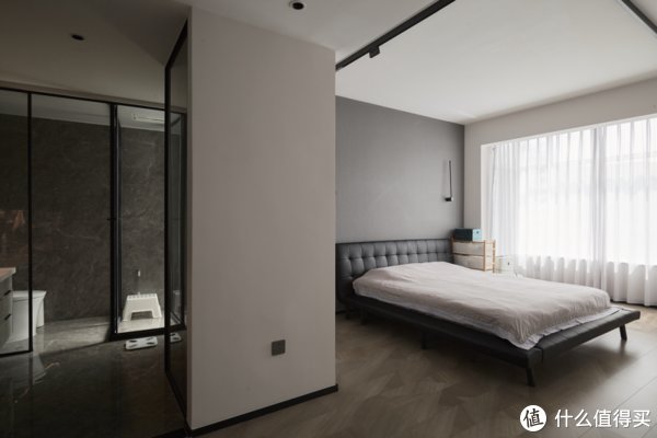 卫浴|绝！5口之家0杂物，只靠1扇门实现卫浴三分离