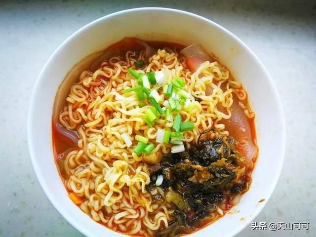 调味品|你煮方便面是先放料还是先放面？哪种方法煮更好吃