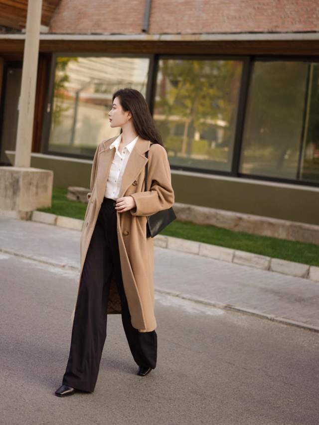 搭配|为什么今年的风衣,都宁愿配阔腿裤和白色衬衫?重点是真心好看