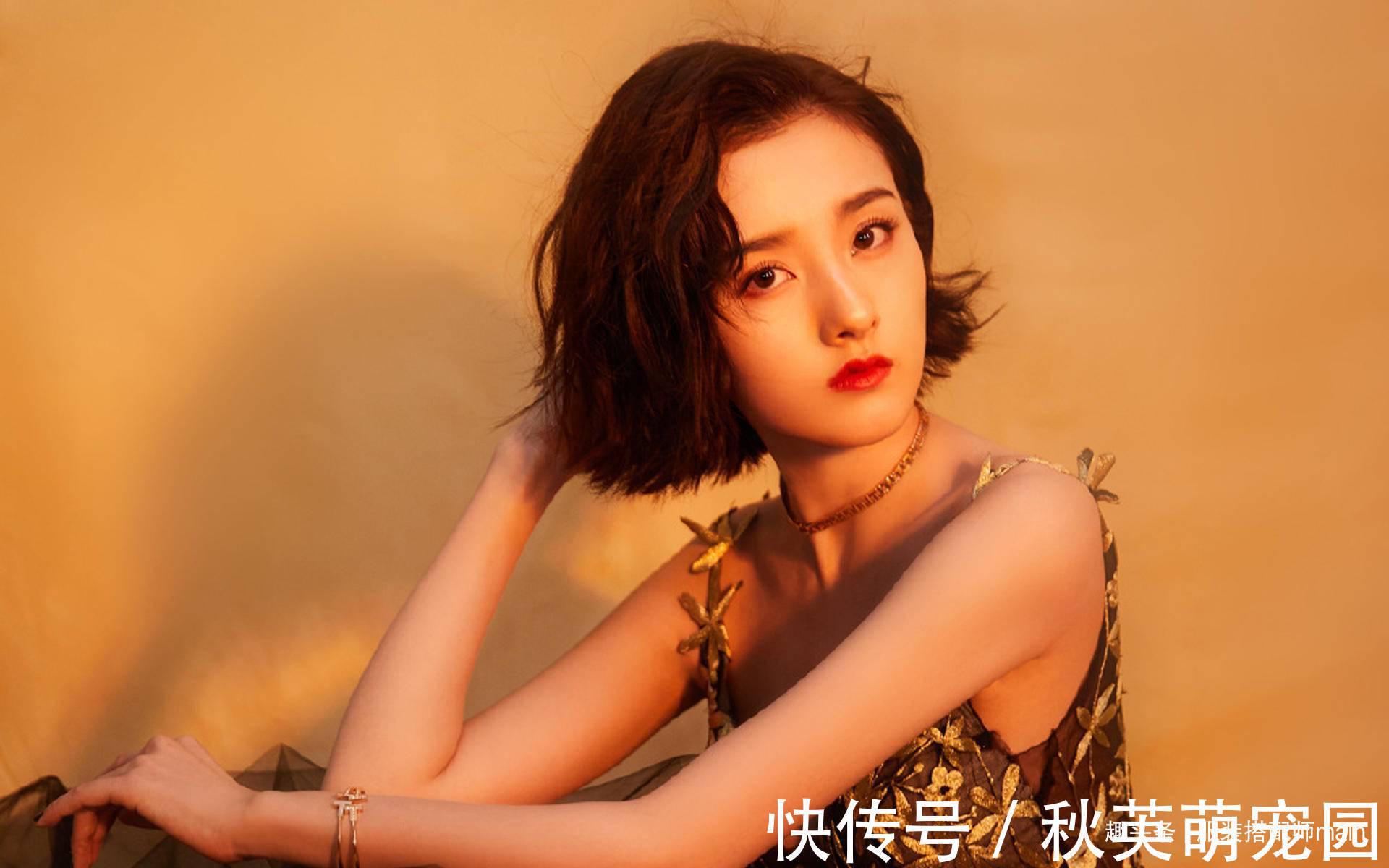 弧度|女人别再留披肩发了,很显老!今年流行这6款卷发,减龄显脸小