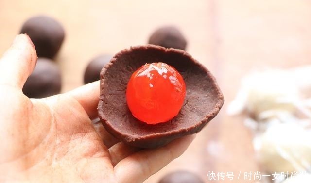 外面一个要8块钱,自己在家做好吃无添加,咬一口酥得掉渣,太香