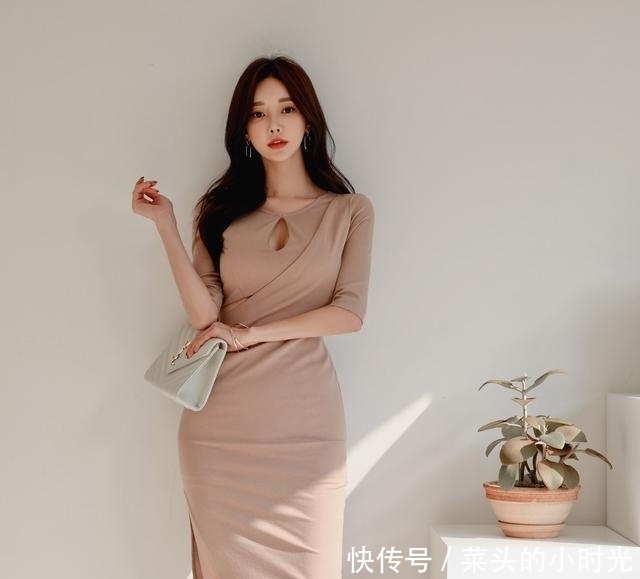 最美孙允珠:咖啡浅棕不规则五分袖透气包臀裙