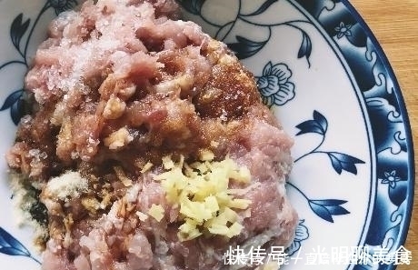 自制馄饨时，掌握1点小技巧，馄饨皮薄馅大，馅香皮软还爽滑