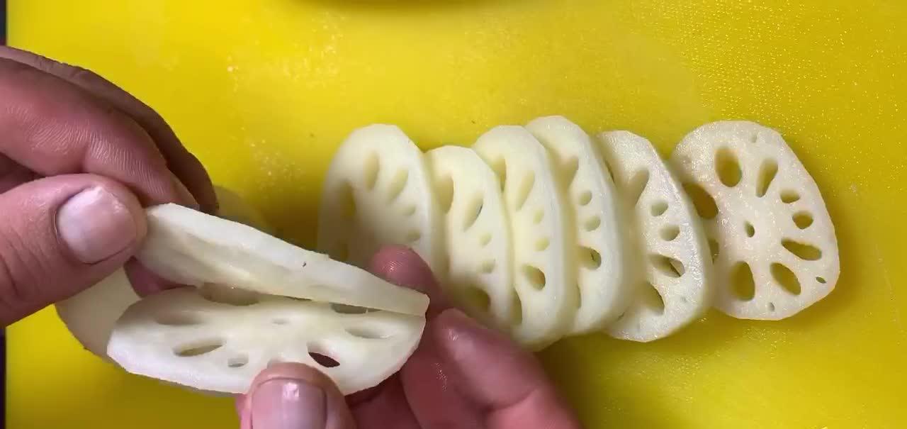 炸藕盒,面糊怎么调是重点,外脆里香,好吃停不下来