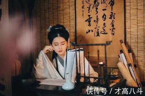 教坊&薛涛这首诗,透着悲壮和苍凉,最后一笔柔媚无限,令人拍案叫绝!