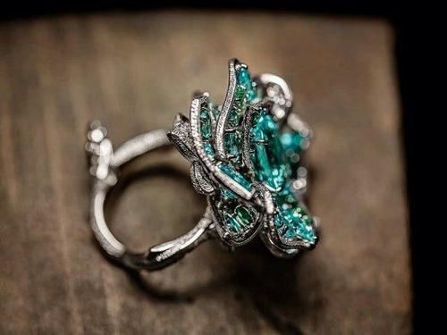 Dior新一季高级珠宝系列「RoseDior」：致敬经典玫瑰