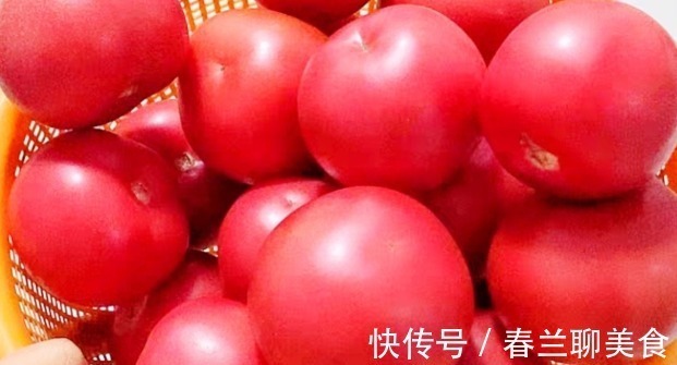 买西红柿时，别只会用手捏！牢记3个小窍门，个个清甜又多汁儿！