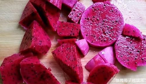 火龙果别再直接吃,学会此做法,软糯香甜,孩子一顿2个不够