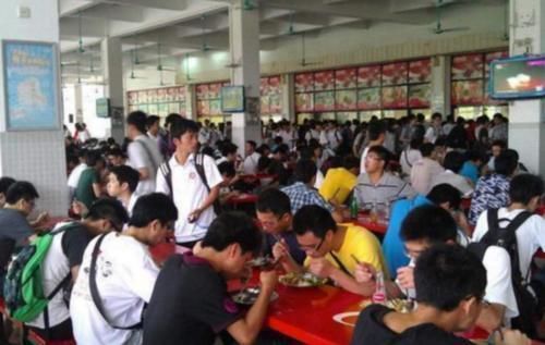 学生|大学里“最烧钱”3个社团,生活费不足4000元的学生,最好不要报